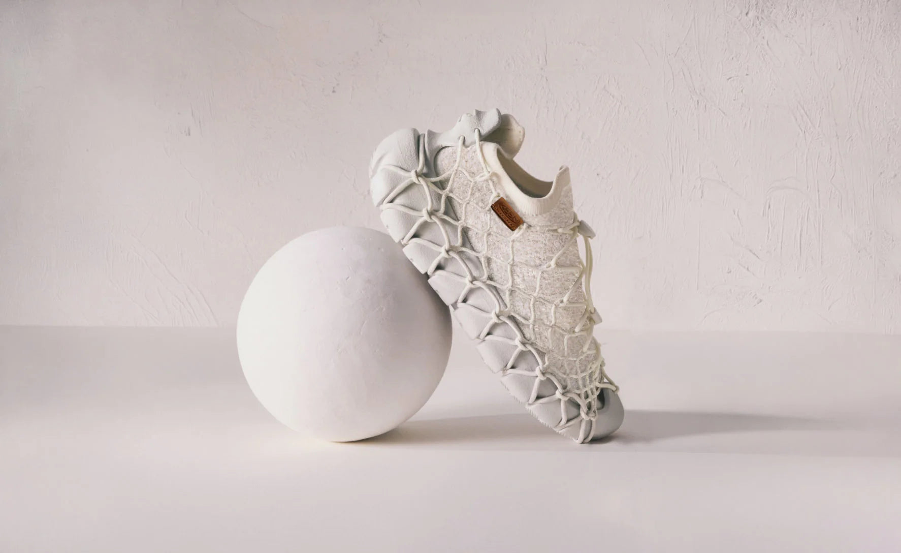 Women's UNEEK 360 Sneaker | Atmosphere Birch - Image 7